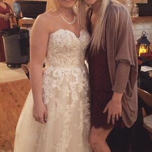 Elegant White Lace Wedding Dress